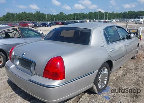 2008 Lincoln Town Car Signature Limited из США, поврежденный, VIN 2LNHM82V38X643238